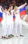 图文：速度滑冰女子团体追逐赛 俄罗斯队庆祝