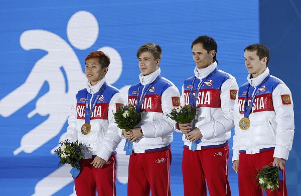 2014年索契冬奥会短道速滑男子5000米接力颁奖仪式举行,石竟男,武大靖