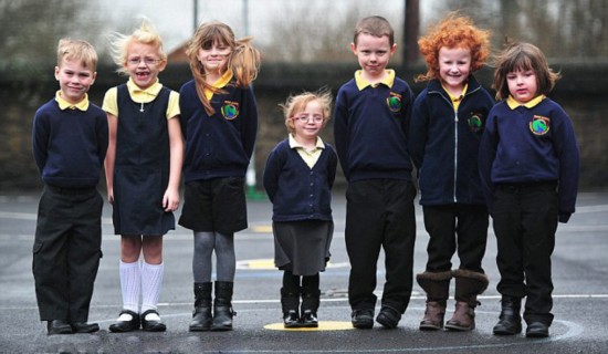 英国4岁女童身高不足1米变袖珍萝莉(组图)