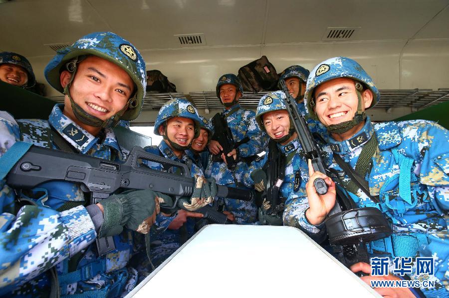 2月25日,海军陆战队后续部队官兵乘专列抵达北京军区某寒区训练基地.