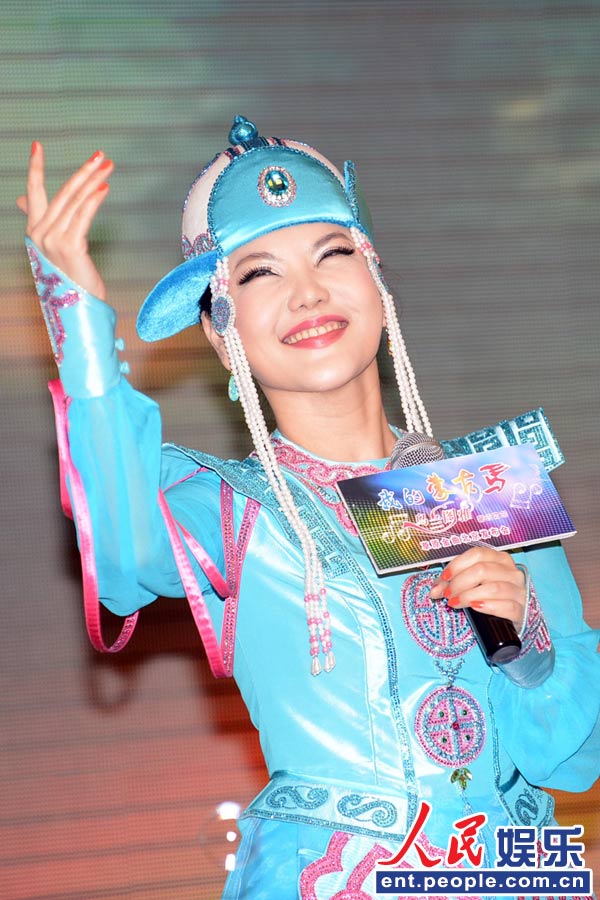 "蒙古之花"乌兰图雅发专辑 恩师"吉祥爸妈"助阵人民网北京2月26日电