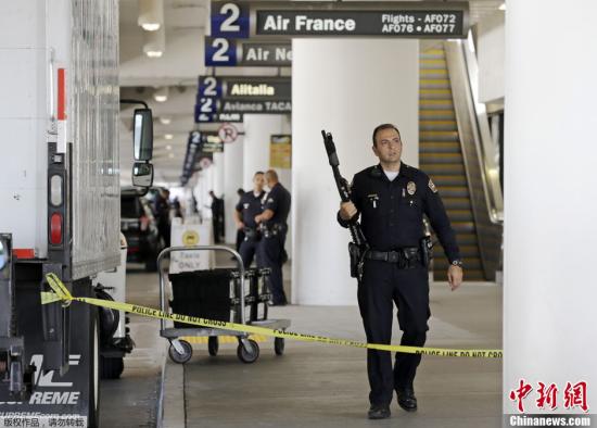 报告称洛杉矶机场枪击案中通信出故障 警方来