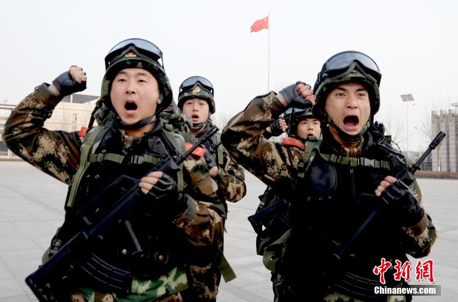 山西武警部队快速集结出动(组图)