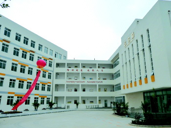 在政府部门的约谈督促下,阳光100国际新城配套学校—济南阳光100中学