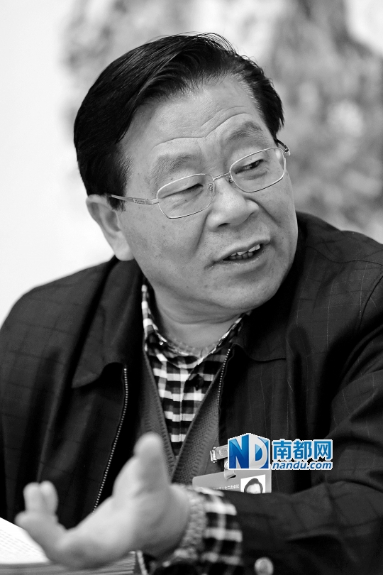 省发改委主任李春洪在北京首都大酒店接受采