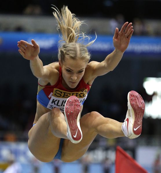 图文:室内世锦赛女子跳远 俄女将跳跃