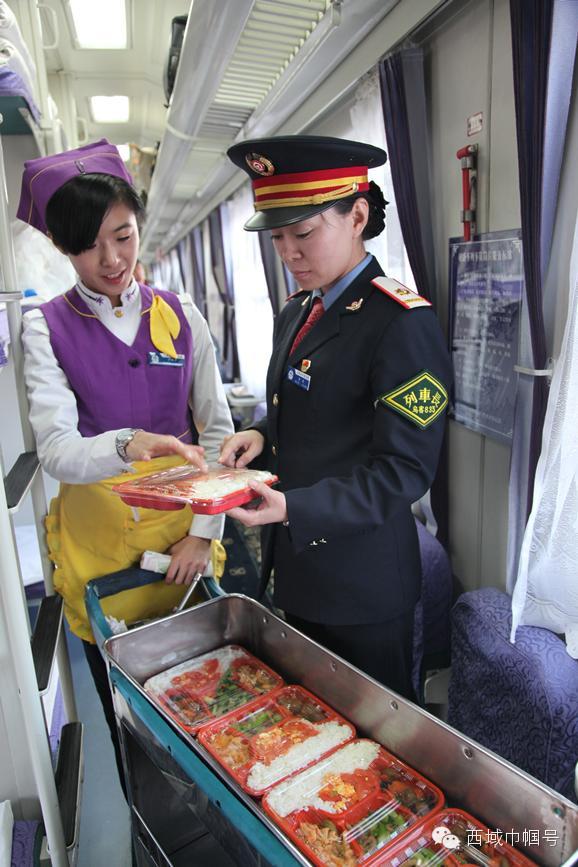 【组图】三·八妇女节"西域巾帼号"女列车长的一天(组图)