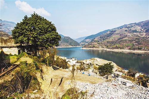 2月18日,云阳县云安古镇已经淹没在汤溪河中.