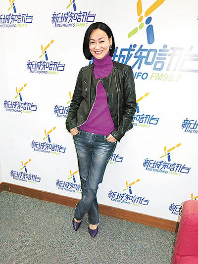 惠英红昨在到新城电台接受薛家燕《开心家天下》节目访问