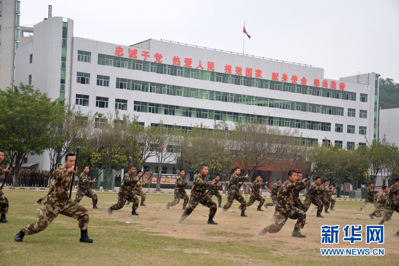 广州边防指挥学校学员队干部到基层部队观摩学
