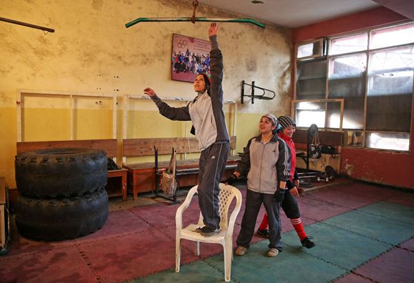 图文:阿富汗女拳击手冲奥运 训练条件简陋