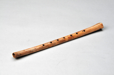 文物展今日开展 近9000年骨笛还能吹出凄美乐