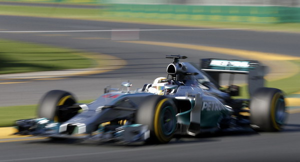 图文:F1揭幕战第二次练习 小汉的幻影赛车