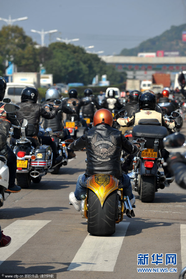 2014年3月14日,浙江台州,数百名哈雷摩托车手