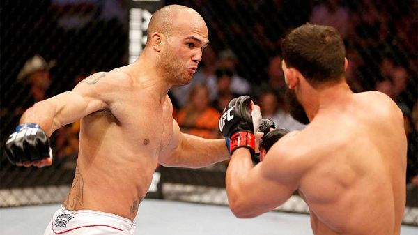 乔尼-亨德里克斯(johny hendricks)与罗比-劳勒(robbie lawler)争夺置