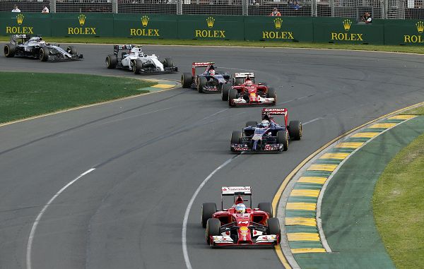 图文:F1澳大利亚站正赛 阿隆索领先