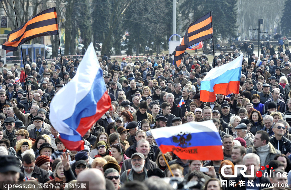 乌克兰顿涅茨克民众集会支持克里米亚公投(高清组图)