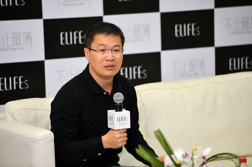 卢伟冰_斗牛士智能早教机器人