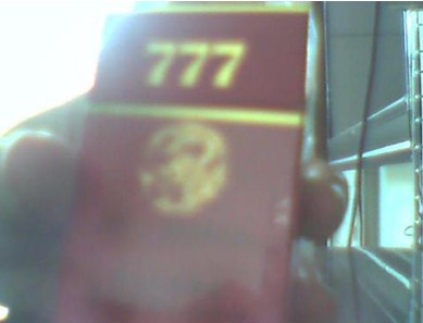 金正恩随身物品曝光:777香烟、阿里郎手机