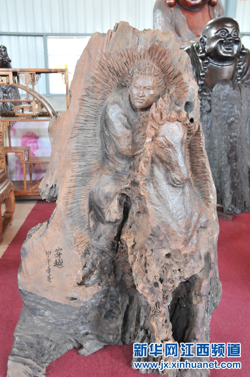 多国木雕艺术家齐聚东乡集体创作迎世界木材