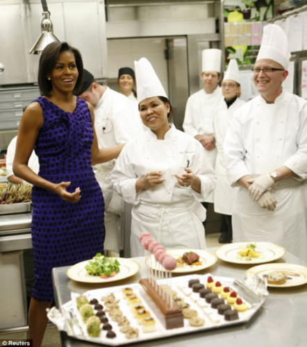 自从2009年奥巴马入住白宫以来，他们一家都提倡更为健康的饮食习惯，逐渐抛弃了高脂肪含量的甜点。