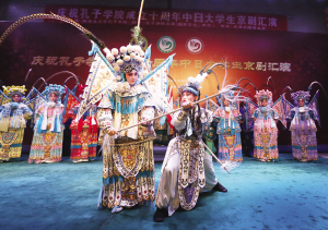 天津外国语迎来“唱京剧的老外” 师生齐喝彩