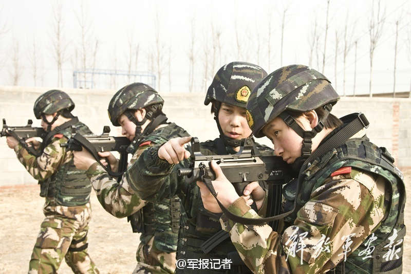 中国特警霸王花刷新五项军训记录扮空姐抓歹徒