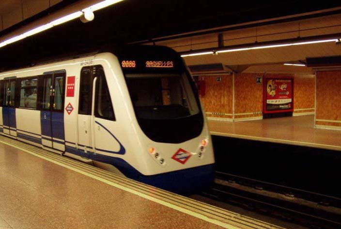 马德里地铁女小偷团伙猖獗 地铁公司将其告上