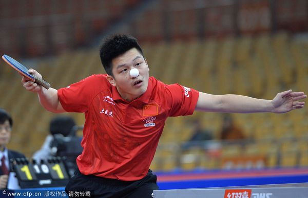 图文：乒乓球亚洲杯半决赛 樊振东扮小丑