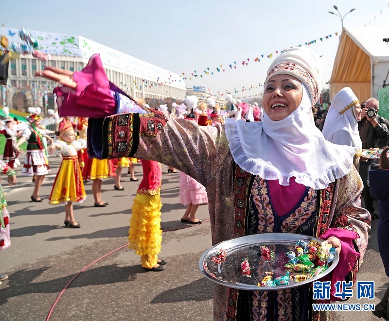 哈萨克斯坦人庆祝纳吾鲁孜节(组图)