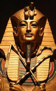 法老的诅咒自从商伯良破译了古埃及的象形文字之后,古代埃及法老的