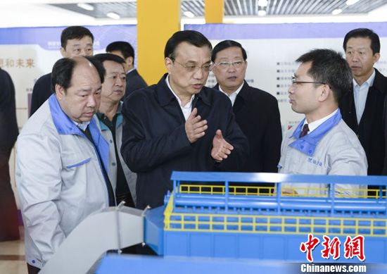 国务院总理李克强26日来到沈阳铁西区远大科技创业园考察。中新网 记者 刘震 摄