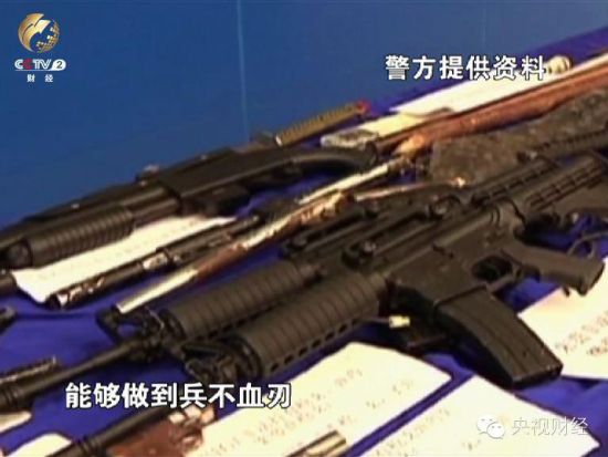 警方从博社村缴获的大量枪支器械