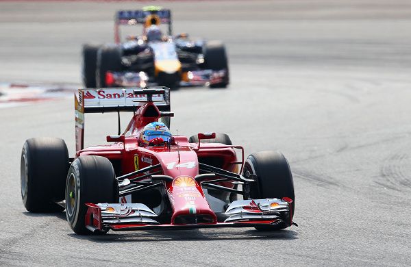 图文:F1马来西亚站正赛 阿隆索与里卡多