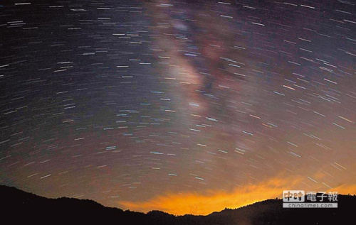 阿里山"蓝色部落"夜间银河繁星引人(图)