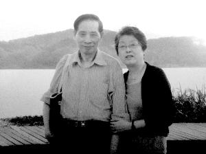两位老人当年的结婚照