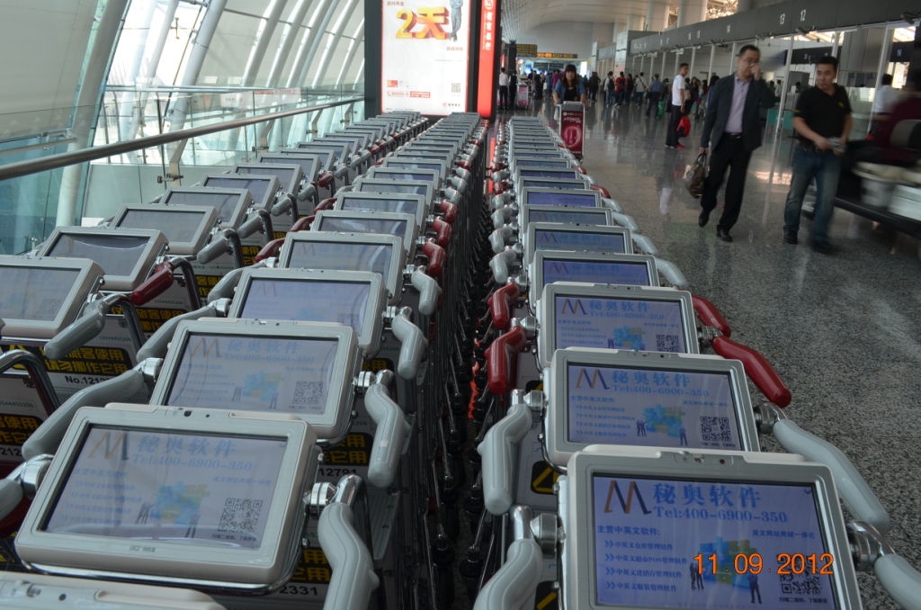 秘奥服装软件在广州白云国际机场进行手推车广