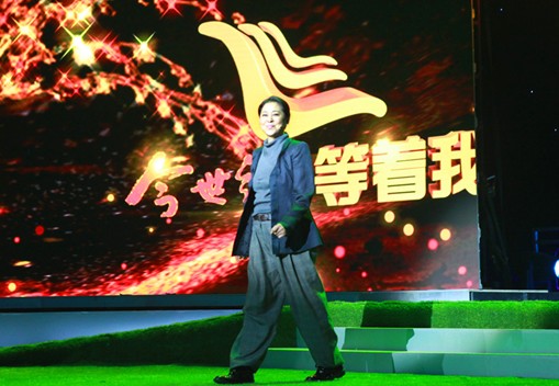 一股为公益做任何事都是理所当然的"劲儿"加盟央视新节目《等着我》