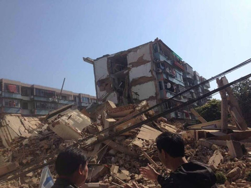 宁波奉化一幢5层居民楼发生倒塌 救出3人(图)