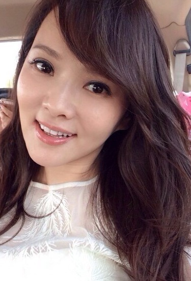 【组图】剩女伊能静晒素颜照似少女 只管和小王子一起