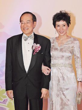 罗慧娟于2008年跟年长16年的新加坡籍商人刘志敏结婚，可惜婚后短短4年，她已离开人世。