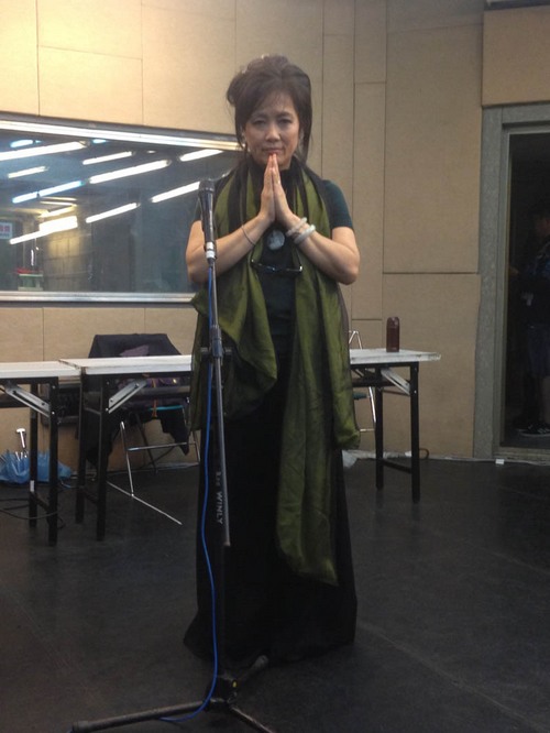 齐豫为台北个唱彩排 好友赵咏华亲自熬汤探班