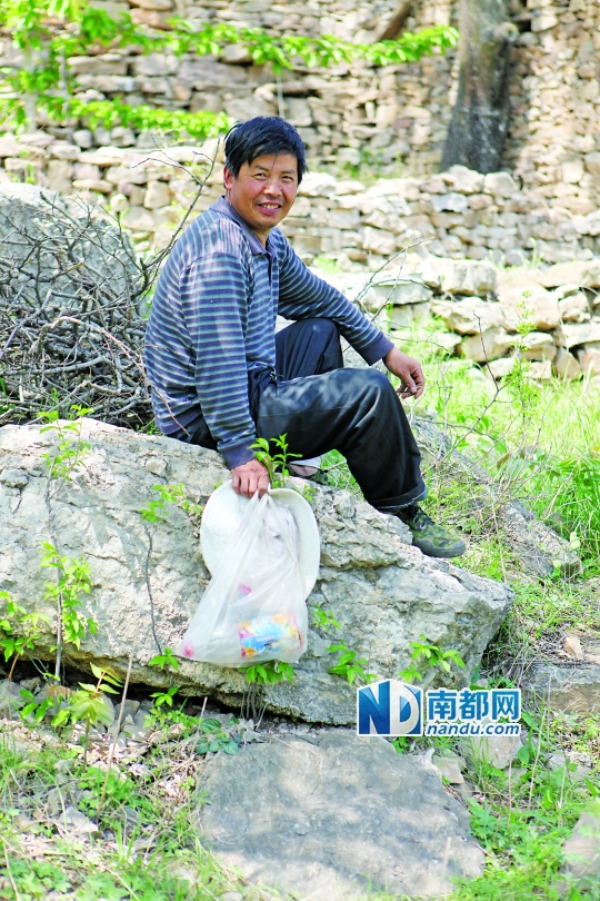 张自恩是杓峪村的党支部书记和主任。