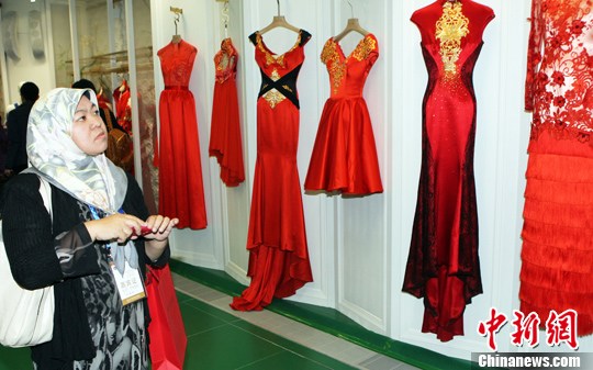 中国--东盟国家服装设计师文化交流 上演华服秀