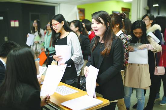 大学招聘会_山东师范类学生就业率低 专家建议 应把各地教师招聘时间提前(3)