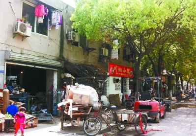 在水西门大街紧邻侵华日军南京大屠杀遇难同胞纪念馆旁的一条小街
