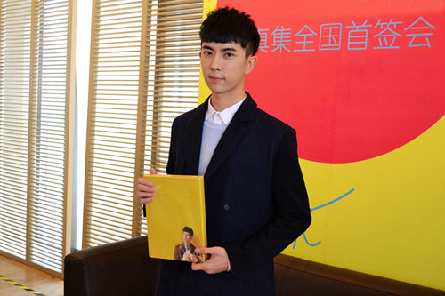于朦胧出写真人气高升 踞新书热卖榜第一