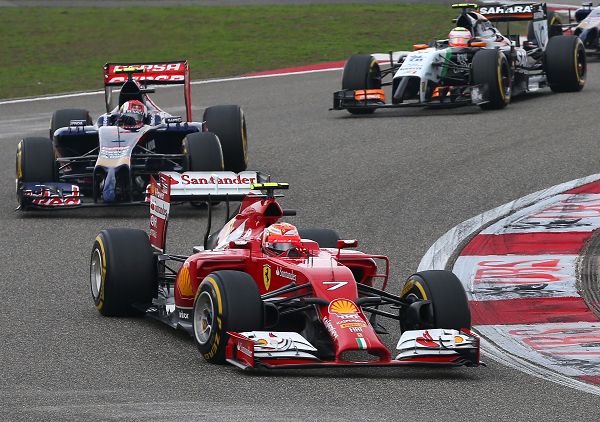 图文:2014F1中国站正赛 莱科宁比赛中