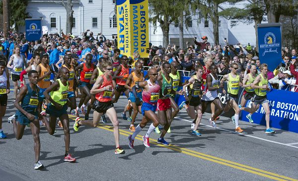 图文:2014年波士顿马拉松 选手比赛当中