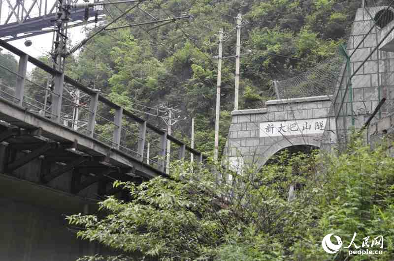 新大巴山隧道 李楠楠摄影